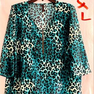 Turquoise leopard top